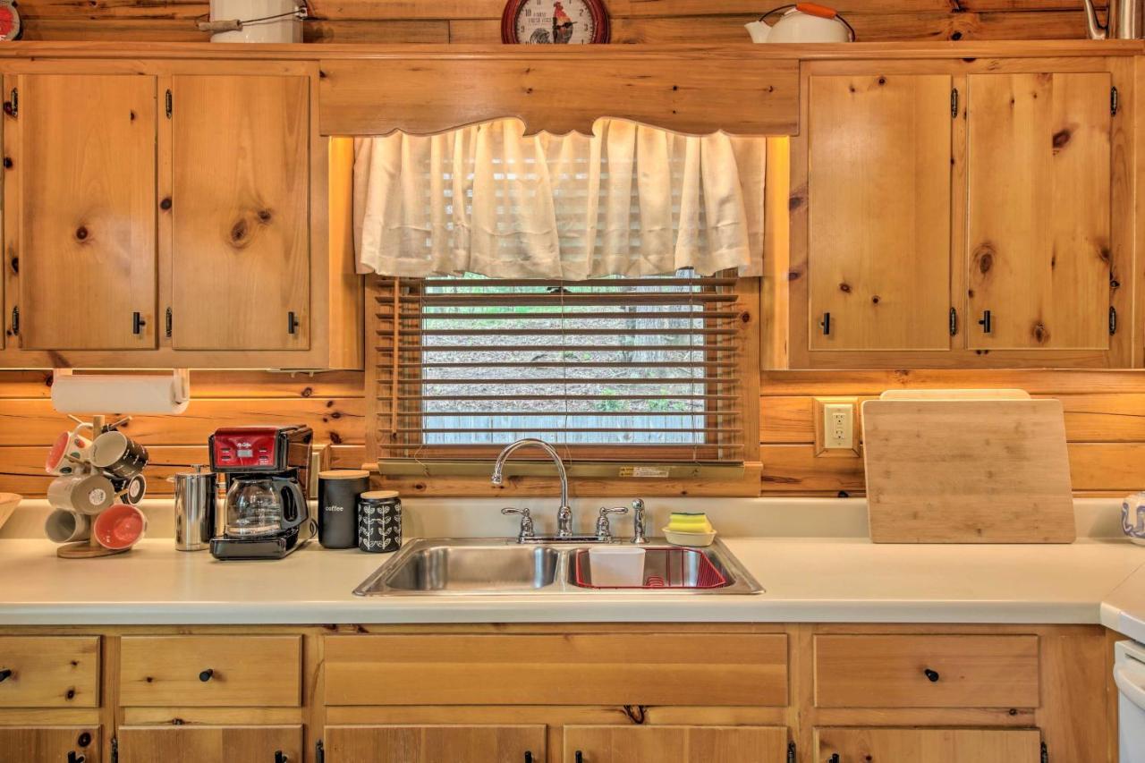 Peaceful Blue Ridge Cabin With Decks And Fire Pit 外观 照片